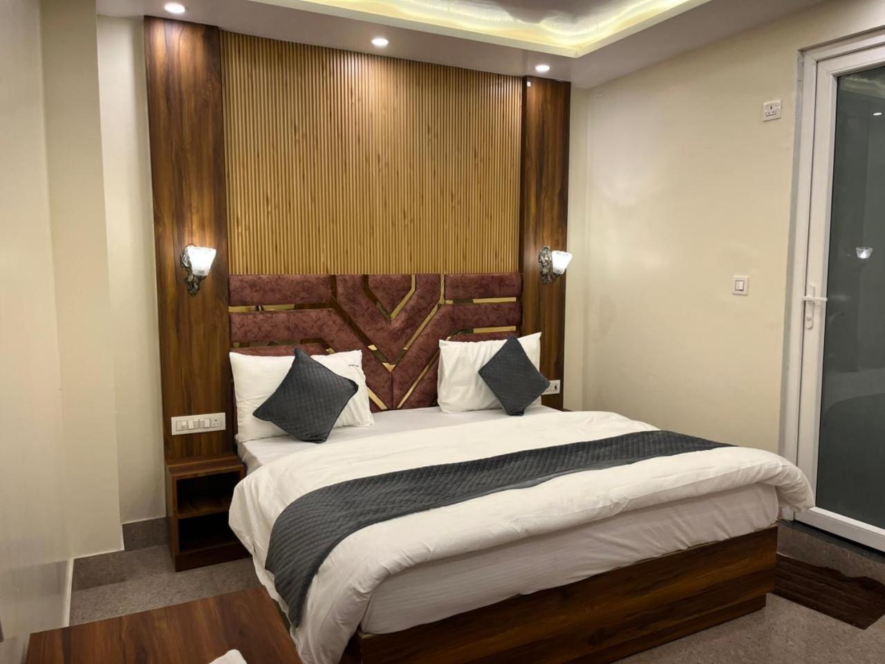 Hotel Grand Safari Kotdwāra Extérieur photo