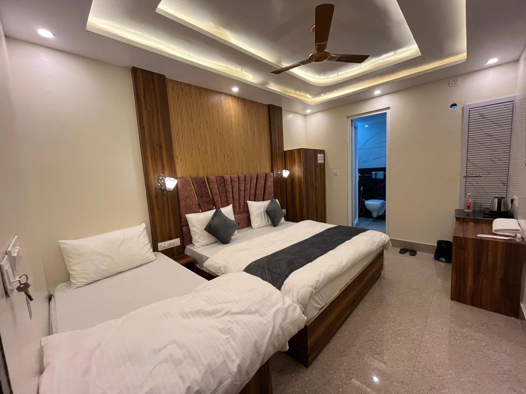 Hotel Grand Safari Kotdwāra Extérieur photo