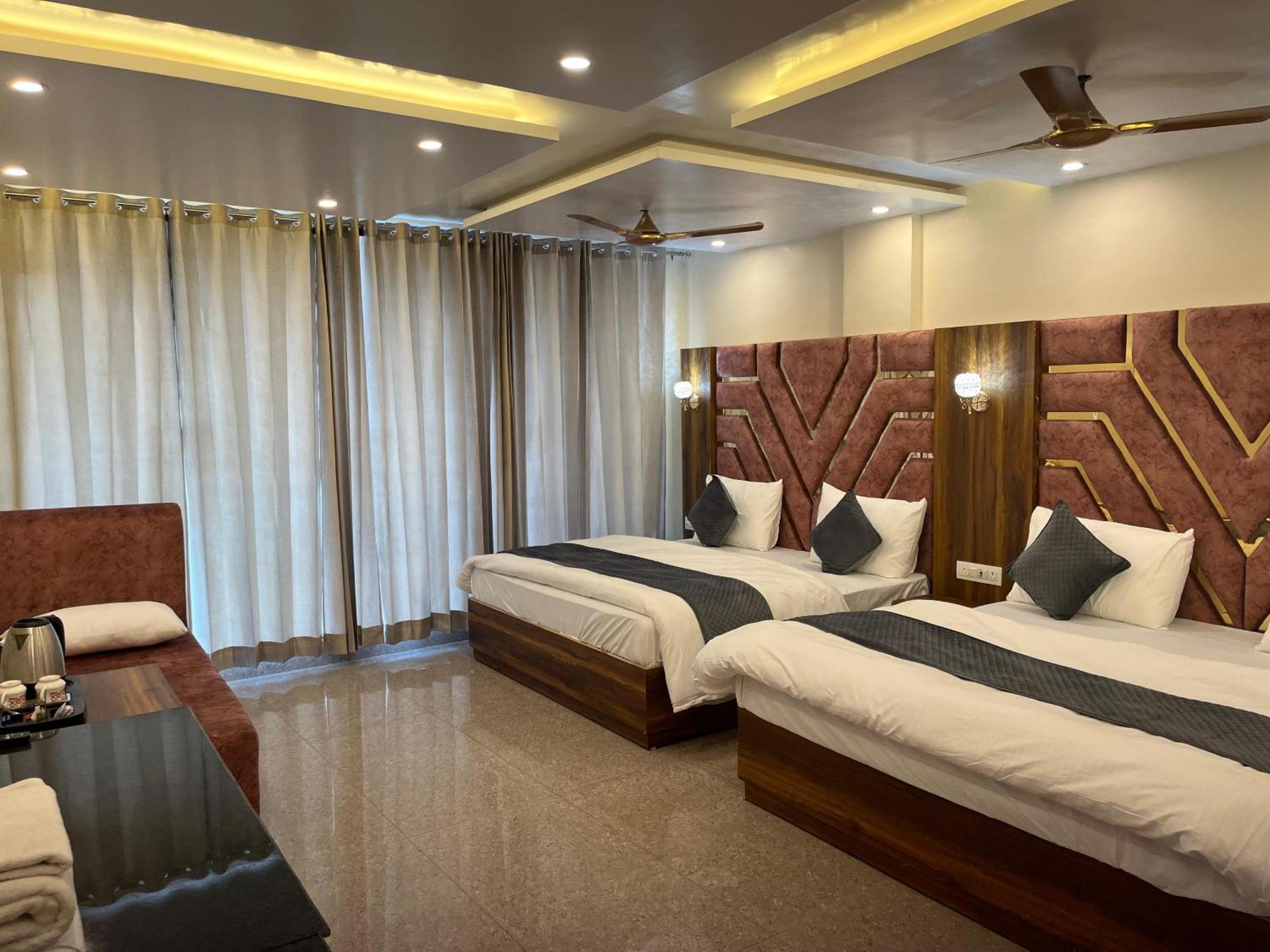 Hotel Grand Safari Kotdwāra Extérieur photo