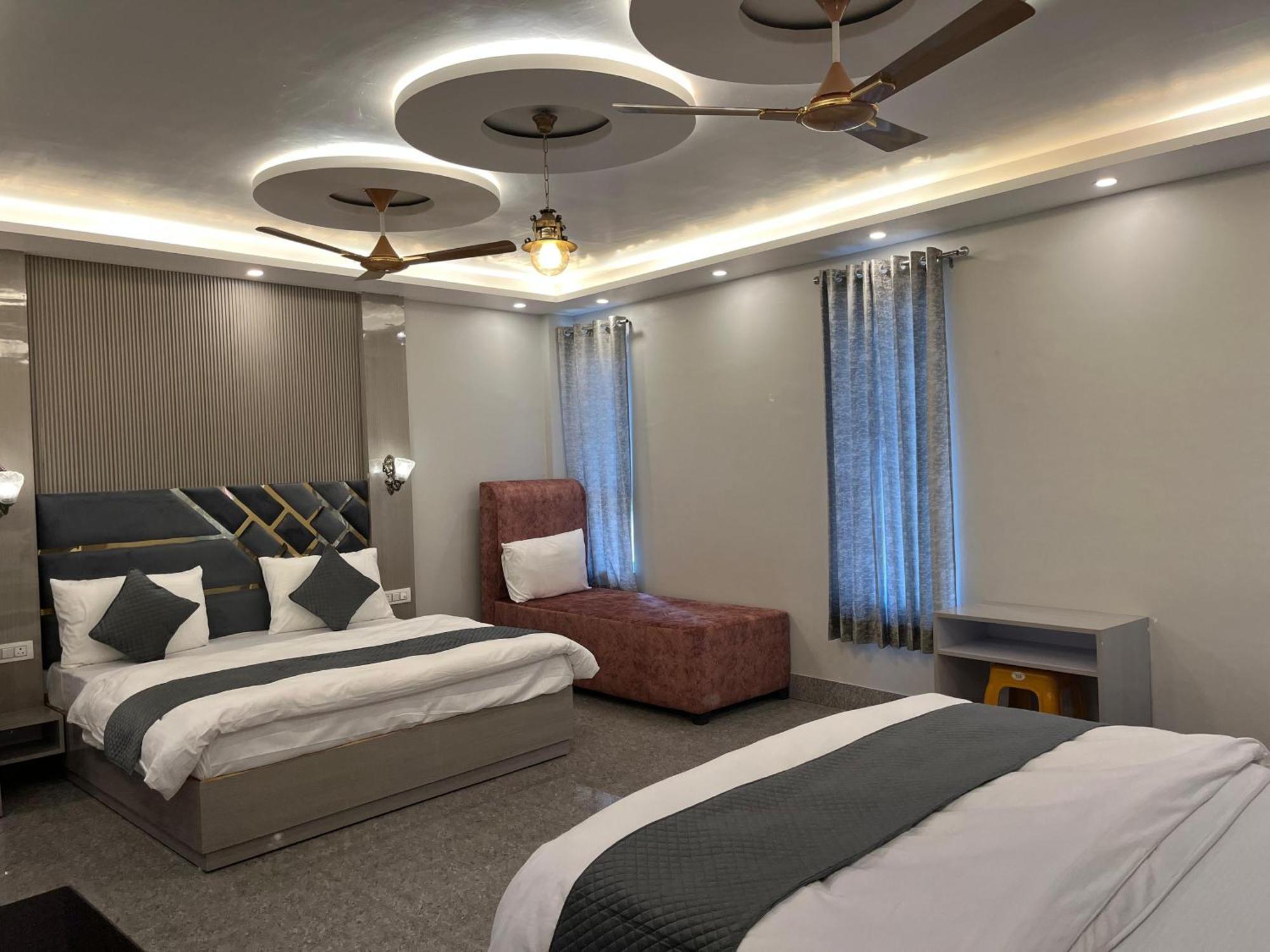Hotel Grand Safari Kotdwāra Extérieur photo