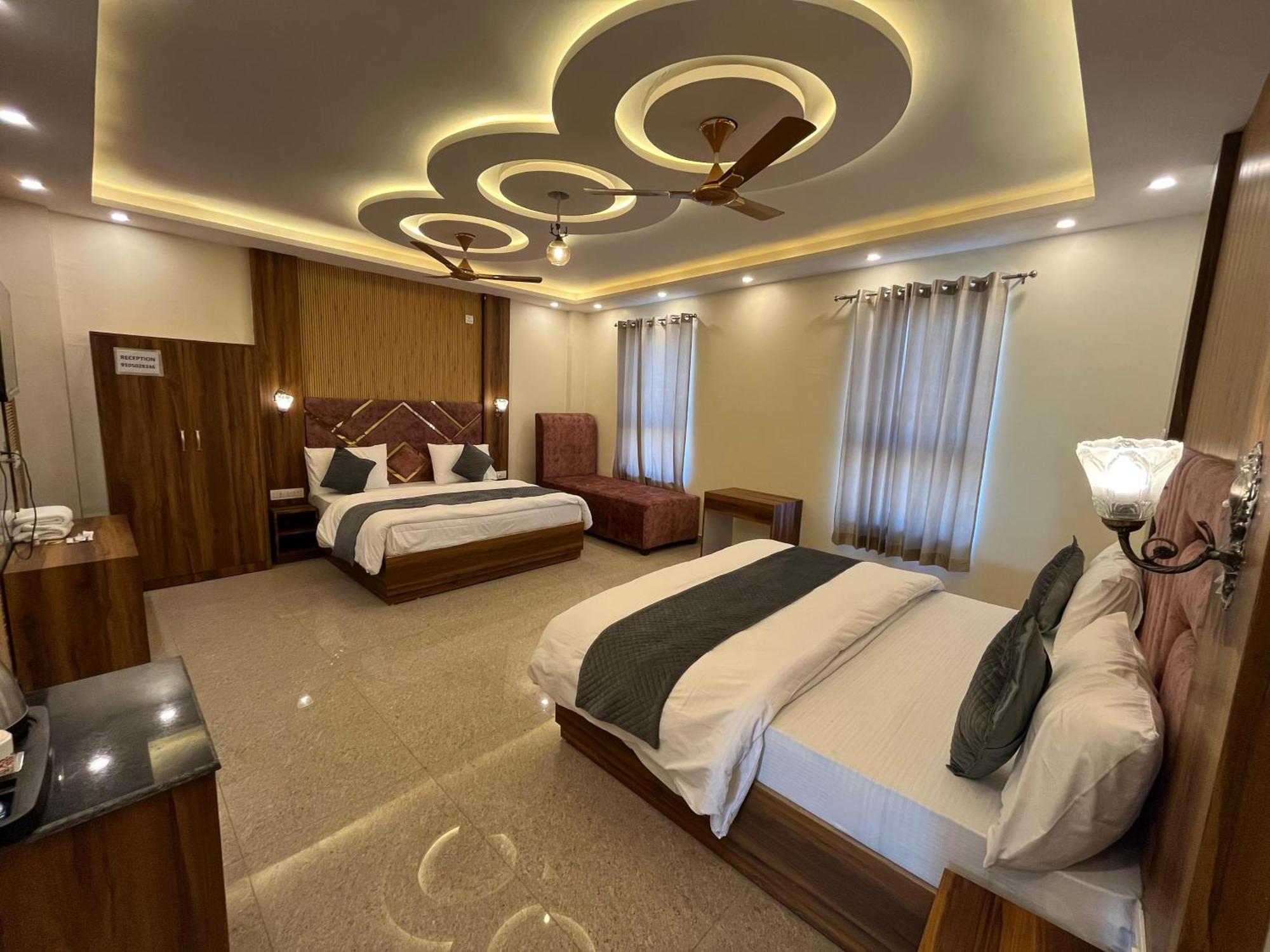 Hotel Grand Safari Kotdwāra Extérieur photo