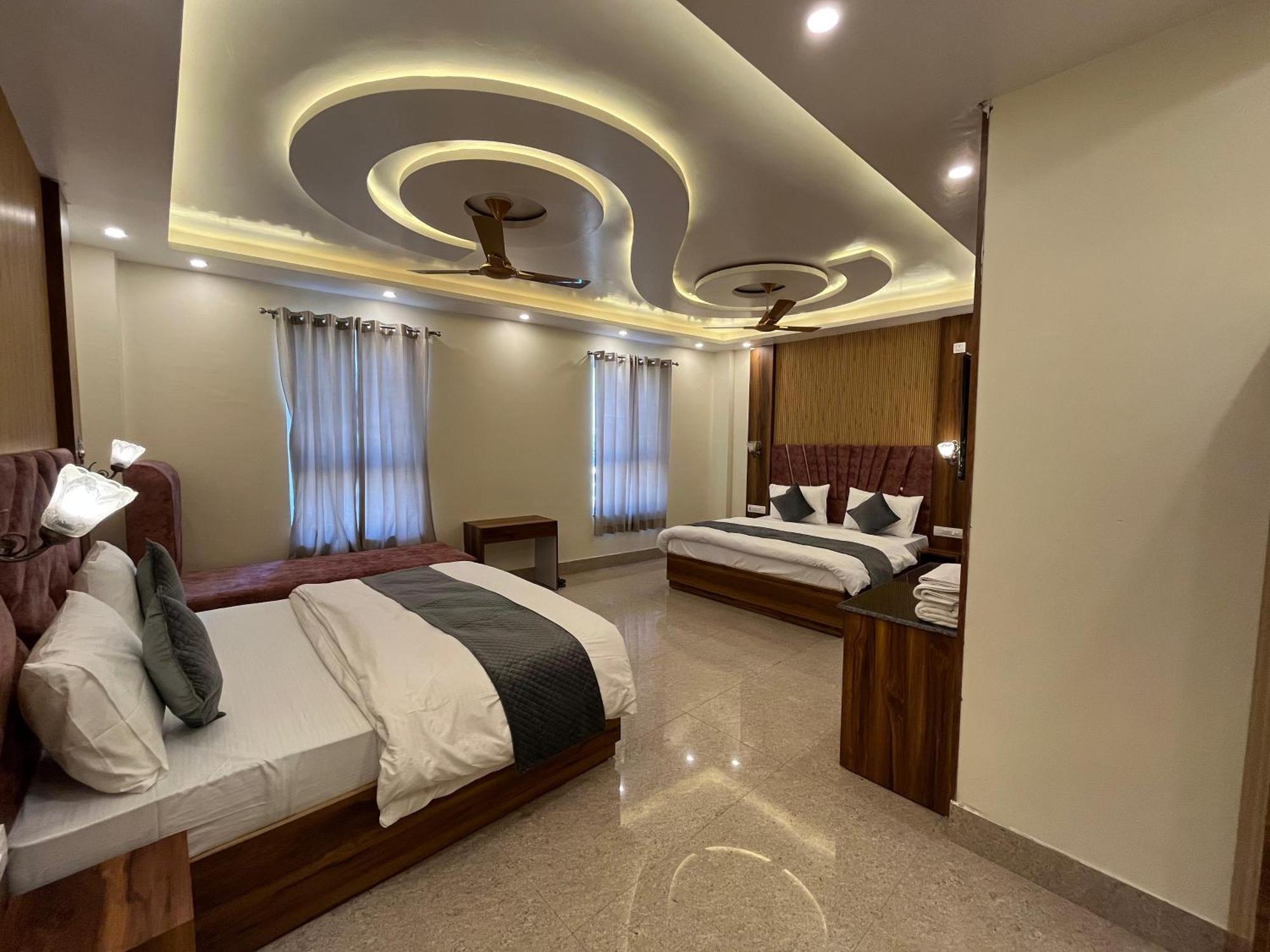 Hotel Grand Safari Kotdwāra Extérieur photo